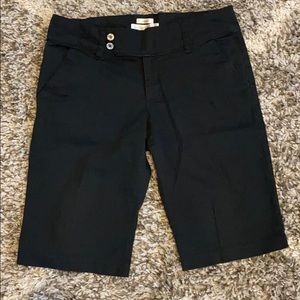 Old Navy black low waist Bermuda shorts